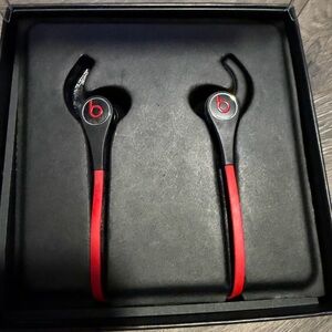 Beatstour2- Black and Red Beats Earbuds